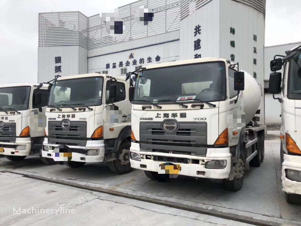 Hino 700 concrete mixer