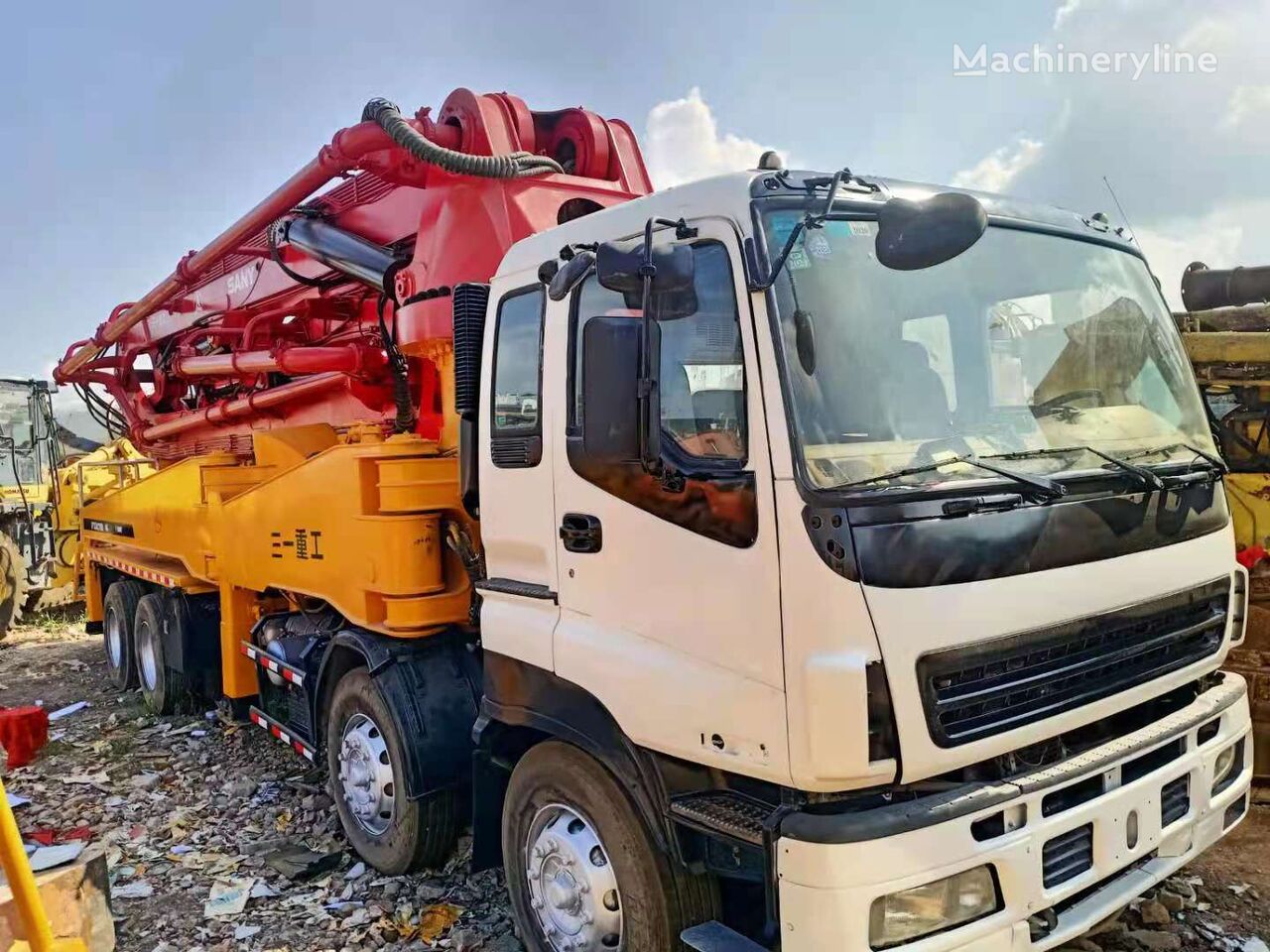 Sany  on chassis Isuzu concrete pump