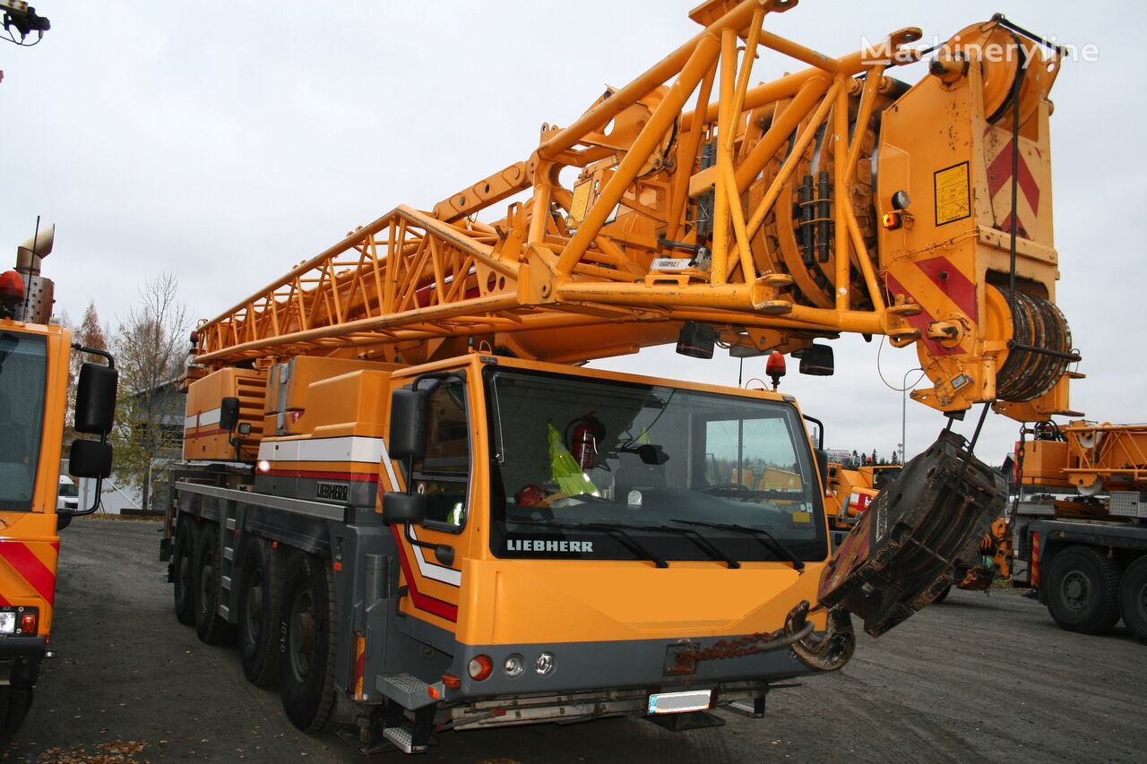 Liebherr LTM 1090-4 mobile crane