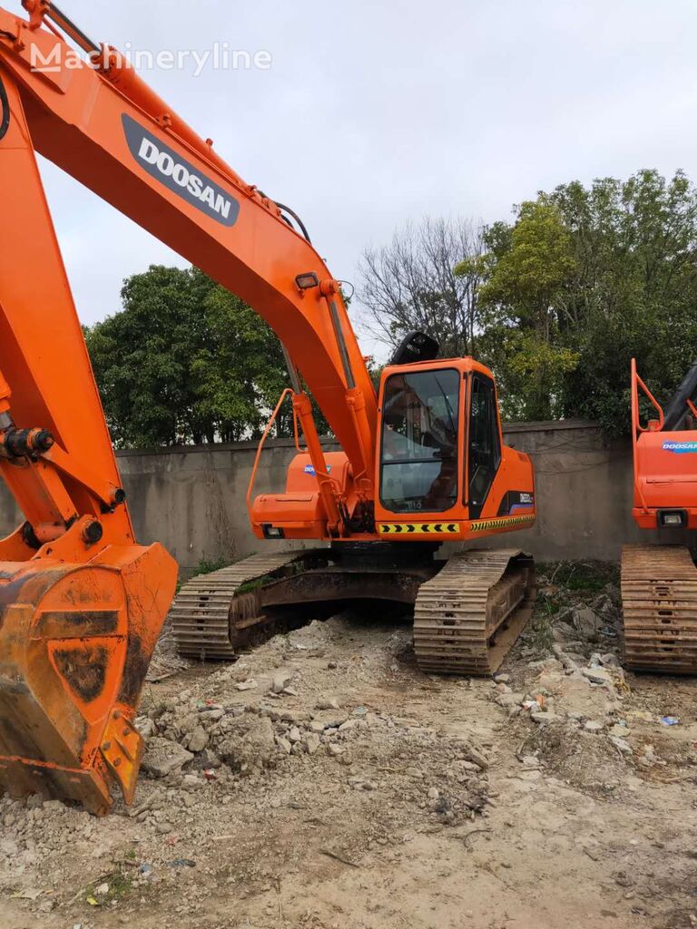 Doosan DH220-7 tracked excavator