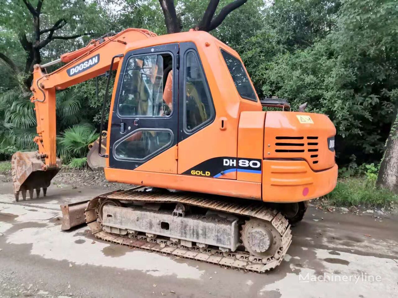 Doosan DH80 tracked excavator