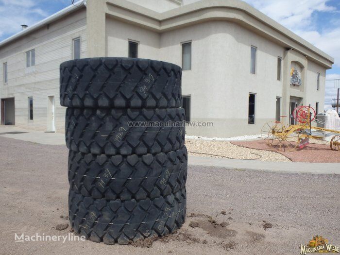 PREMIUM 23.5-25 skid steer tire